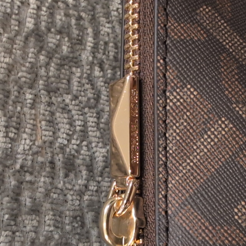 Michael Kors Empire Logo Parker Large Multi-Function Crossbody - Picture 17 of 17